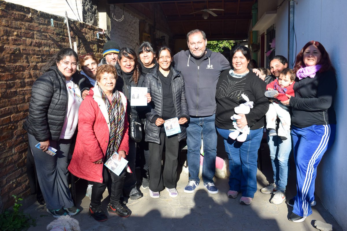 juanjo_castro's tweet photo. Fuerza Patria San Miguel 🇦🇷-Santa Maria

Seguimos recorriendo los barrios, casa por casa 🏠, para escuchar a nuestros vecinos y compartir nuestras propuestas para un San Miguel mejor.

Nuestro objetivo es claro: frenar a Milei ✋🏻 y trabajar por una comunidad más justa y próspera.

@juanjo_castro Concejal
@gkatopodis Senador

📣Suma tu voz al Concejo Deliberante.

#FuerzaPatriaSanMiguel #SanMiguelUnido #FrenarAMilei