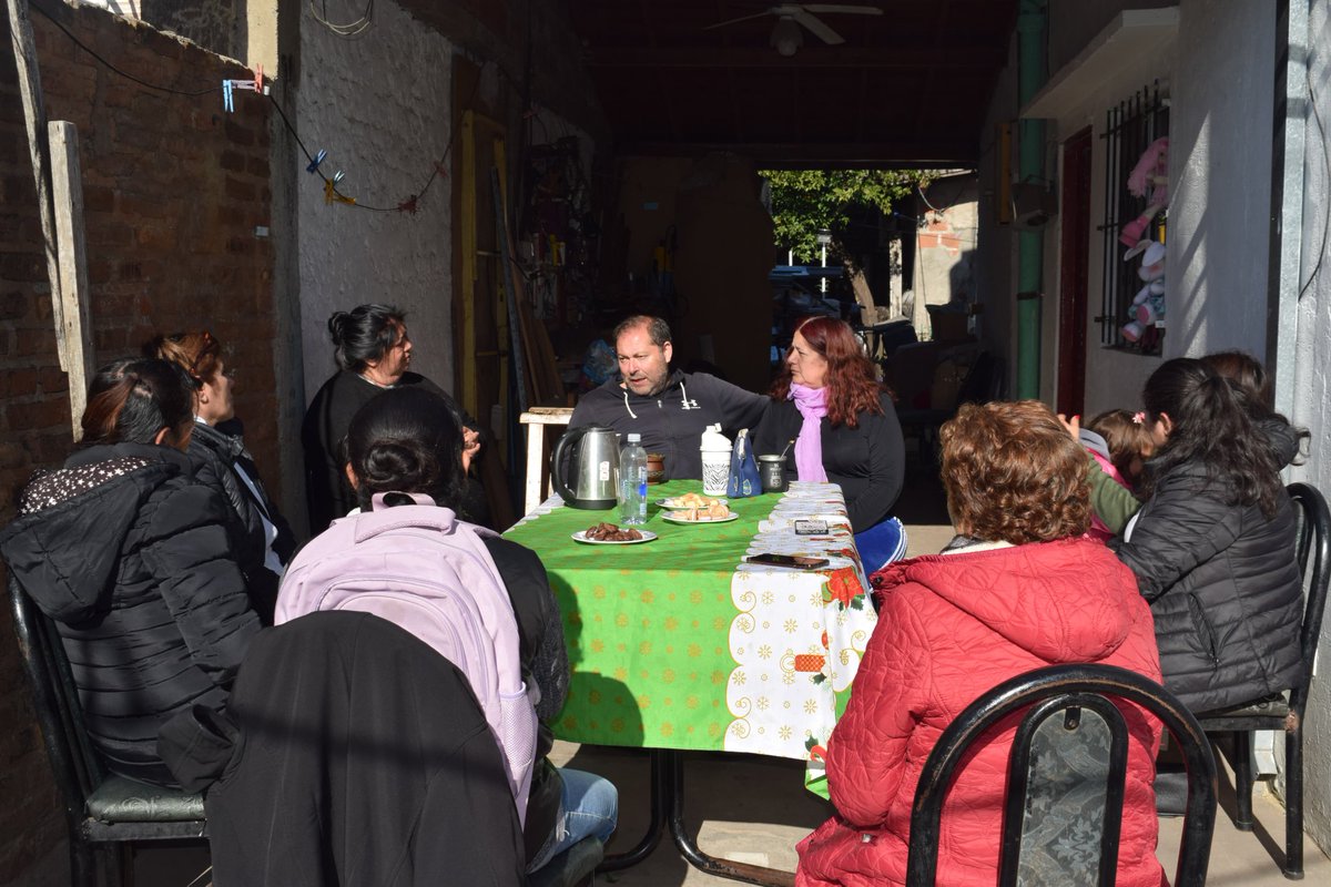 juanjo_castro's tweet photo. Fuerza Patria San Miguel 🇦🇷-Santa Maria

Seguimos recorriendo los barrios, casa por casa 🏠, para escuchar a nuestros vecinos y compartir nuestras propuestas para un San Miguel mejor.

Nuestro objetivo es claro: frenar a Milei ✋🏻 y trabajar por una comunidad más justa y próspera.

@juanjo_castro Concejal
@gkatopodis Senador

📣Suma tu voz al Concejo Deliberante.

#FuerzaPatriaSanMiguel #SanMiguelUnido #FrenarAMilei