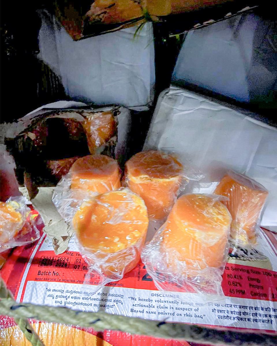 visrane's tweet photo. We are determined to ensure safe food for every Goan. In line with this mission, the FDA team conducted a night-long inspection at Mollem check post on 14th August. Several non-compliant consignments which included 150 kg confectionery, 30 kg fryums, 300 kg jaggery, 100 kg khawa, and 80 kg paneer which was without proper labelling, were confiscated. Surveillance samples have been sent for analysis, reaffirming our zero-tolerance approach to unsafe and misbranded food entering Goa.
#FDAGoa #FDARaids #foodsafety #safefood #healthygoa #mollem