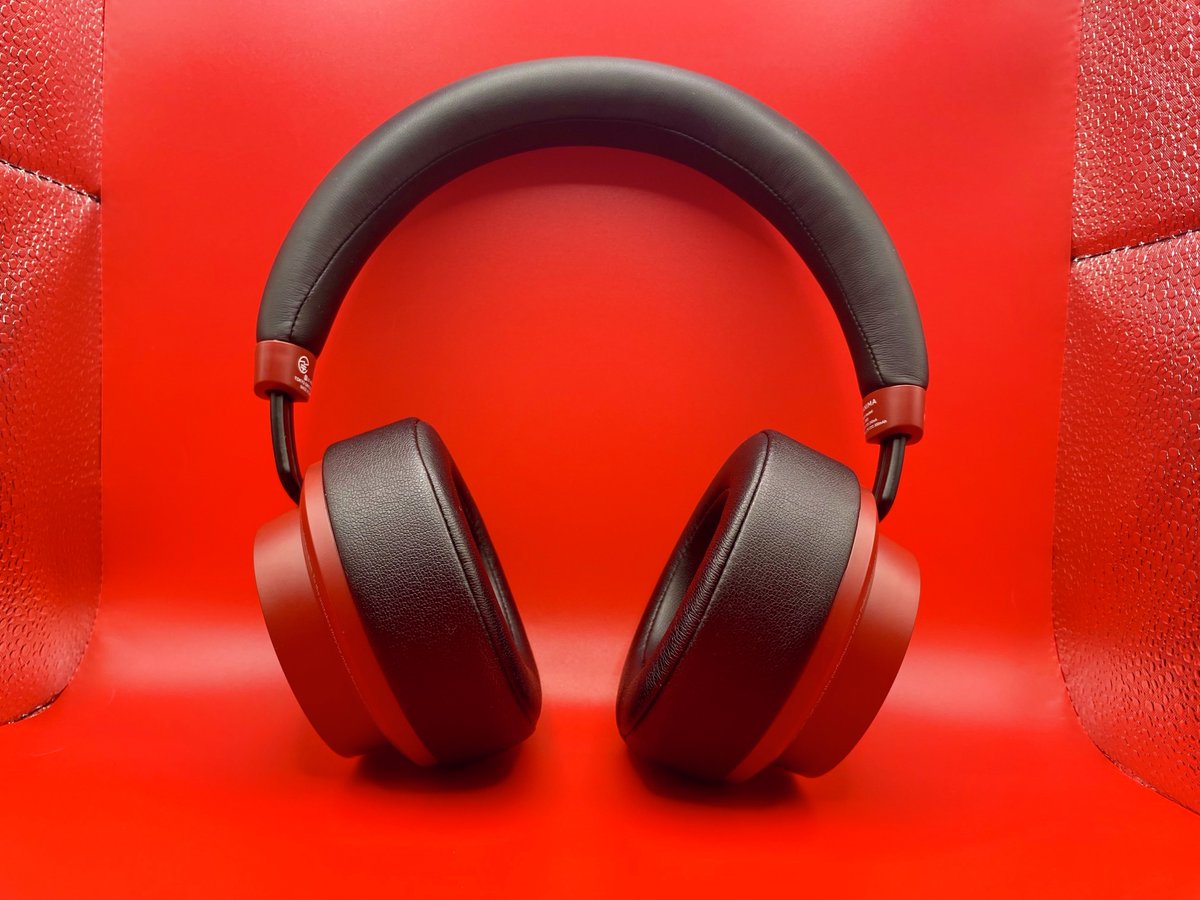 機動戦士ガンダム 「シャア専用」オーバーイヤーヘッドホンご注文受付