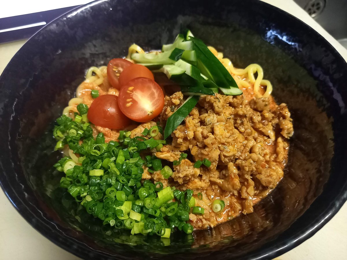 明日の『麺や萩』は
冷やし担々麺やりますよ🤗