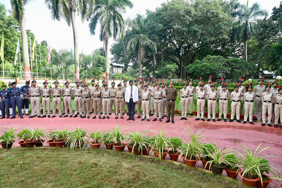 Prof. Pravat Kumar Roul, Hon'ble Vice Chancellor, OUAT hoisted the National Flag and addressed faculties, staff and students on 79th Independence Day at OUAT, Bhubaneswar on 15.08.25.
#IndependenceDay_2025 #OUAT