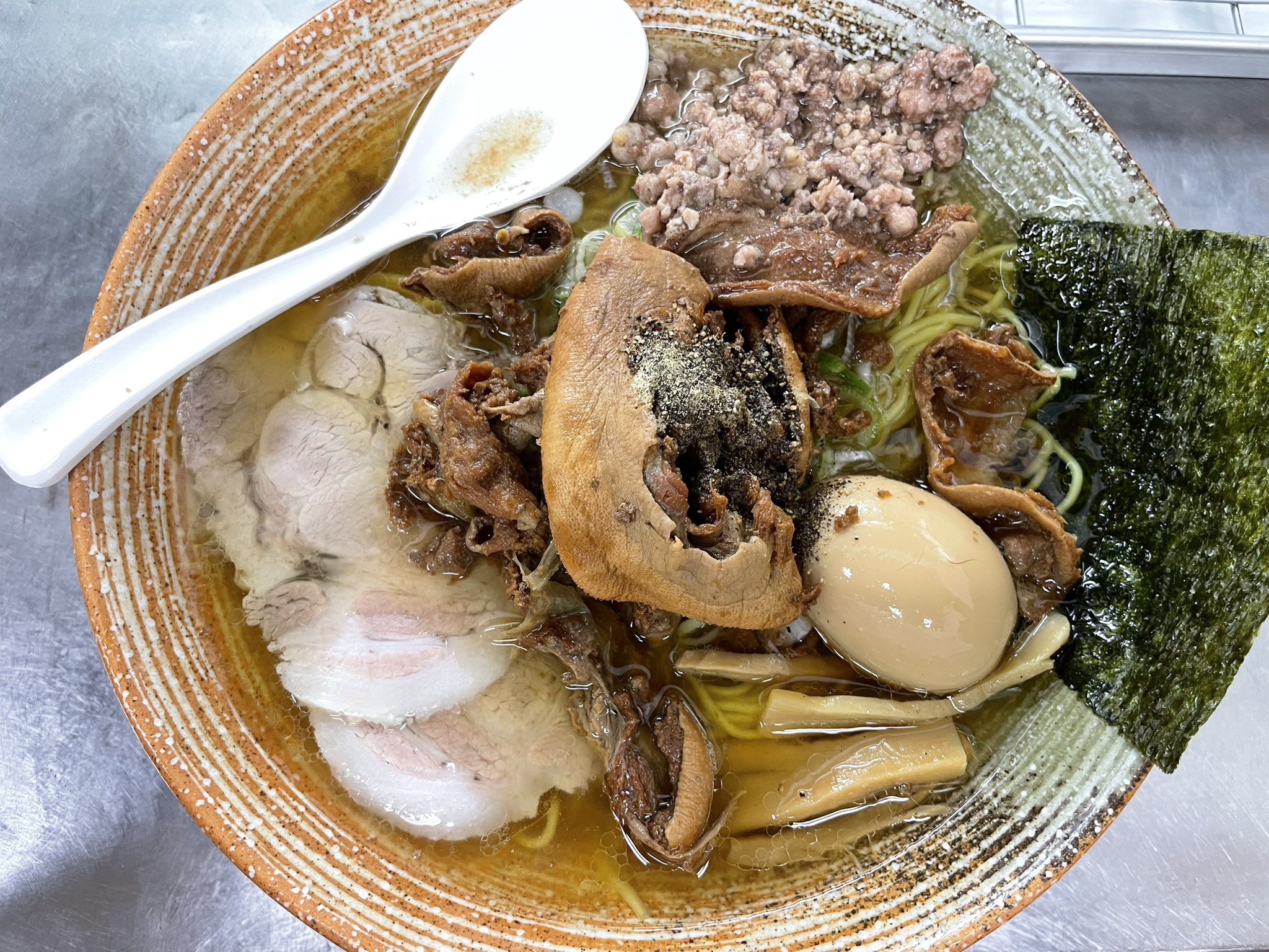 ラーメン 鶏チャーシュー ¥300- #麺屋吟治 #麺屋吟治zero #笹塚ランチ