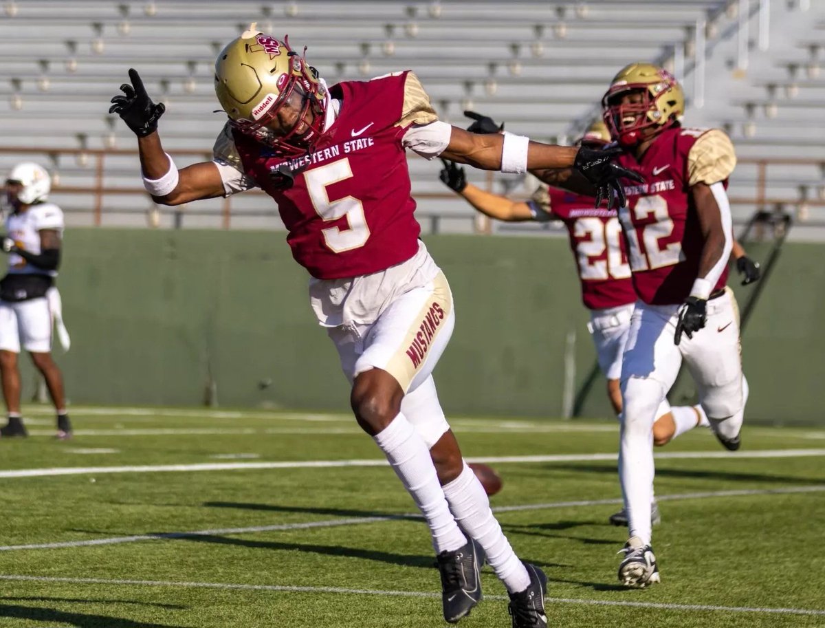 MIPanthersDude's tweet photo. Players To Watch: WR Adam Johnson (@Ajurelle10), Midwestern State

The former transfer from Snow College tallied 435 receiving yards and 3 TD over four seasons, including a career high 377 yards in 2024. Great seperator in the open field, just get him the ball. https://t.co/GqFEiK6RVI