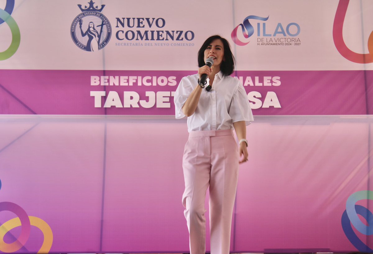 DiegoBarrosoMX's tweet photo. En Silao, junto a la Alcaldesa @MurilloMelanie, acompañamos a la Secretaria del Nuevo Comienzo, @RosarioCoronaA, en la presentación de los beneficios adicionales de la #TarjetaRosa: consultas médicas, atención psicológica, servicios de plomería, grúa y muchos más.

Trabajando en equipo, fortalecemos el camino para que las mujeres ejerzan plenamente sus derechos y sean protagonistas del avance de #Guanajuato.
