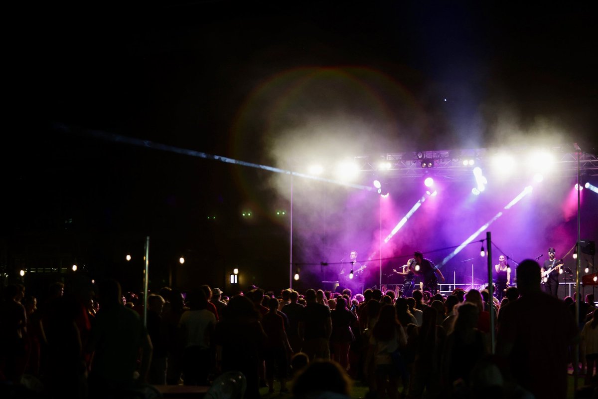 wku's tweet photo. That’s a wrap! 

The WKU community came together for an unforgettable night of food, fun, and fireworks!

Welcome week is officially over and we’re ready to hit the ground running. 🎒📚 

#WKU #TopperFest #HilltopperBeginnings https://t.co/tMZCDlxn8B