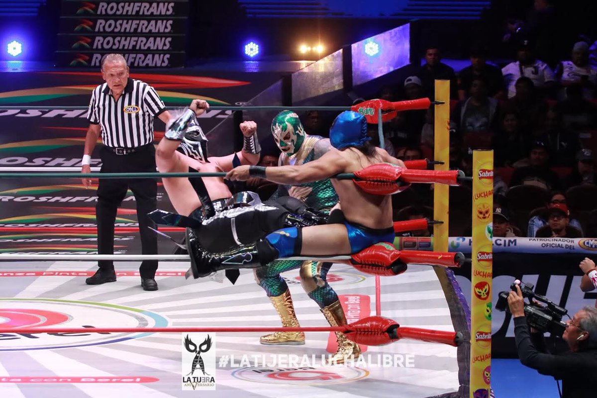 LaTijeraLucha's tweet photo. Triunfo rudo para abrir la noche de lucha libre #CMLL❗️
La pareja #Troyano y #Poseidon dan “cátedra”de rudeza y como elementos activos de la #ArenaMexico obtienen su primer triunfo al vencer a #Pendulo y #FuryBoy,este último es asistido por el cuerpo médico y retirado en camilla. https://t.co/ZAdqSz96bG