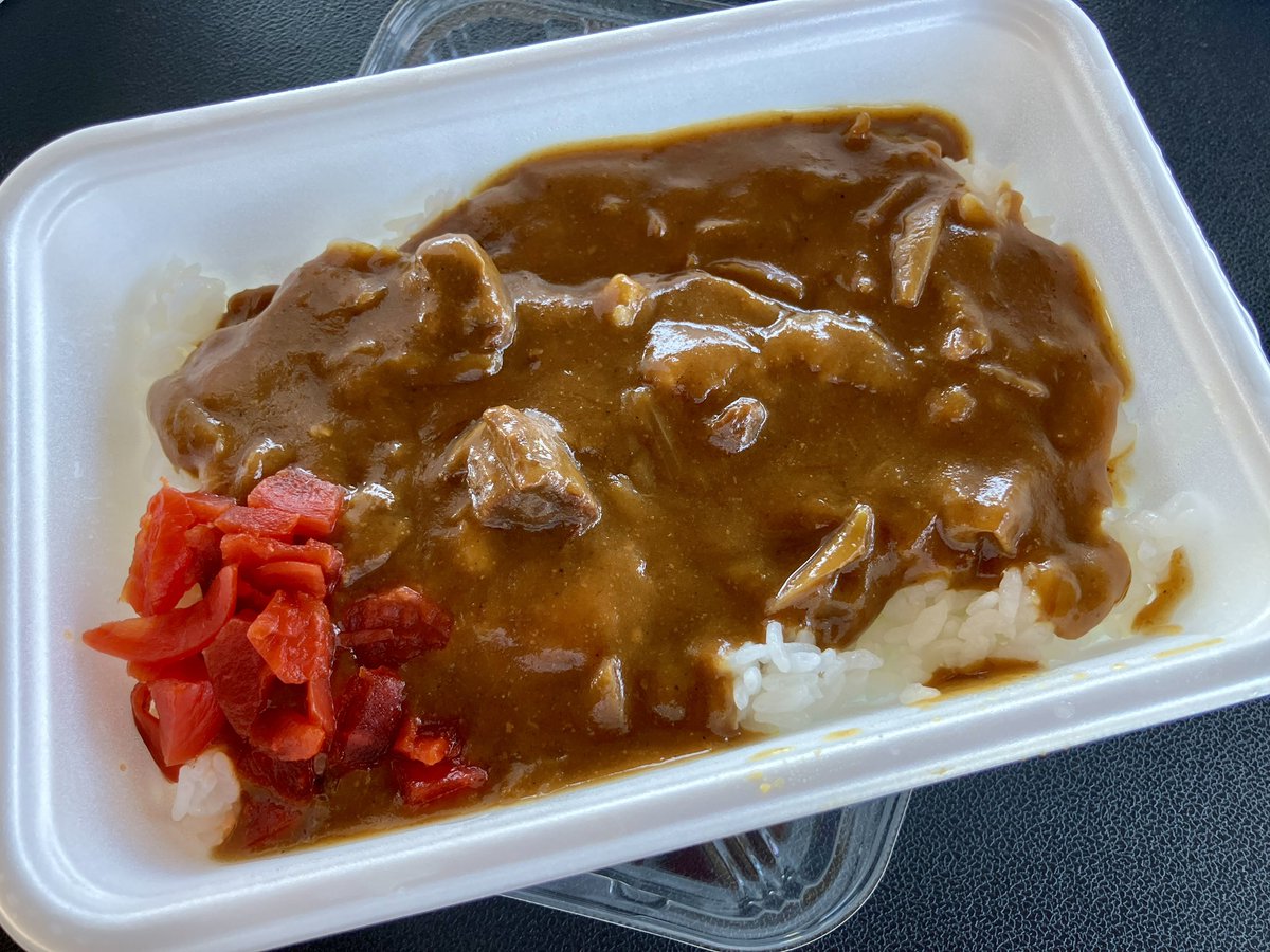 十勝ミュージックフェス、始まってます
真っ青な十勝晴れ☀️☀️快晴☀️☀️
お昼はインデアンカレー弁当、おいしすぎてあっという間に完食❣️
大人のかき氷カフェモカは、冷たくて甘くて最高でした
お腹いっぱいで元気充電完了です👊
本番は14時半から
これは熱くて暑すぎるステージになりそうですね🔥