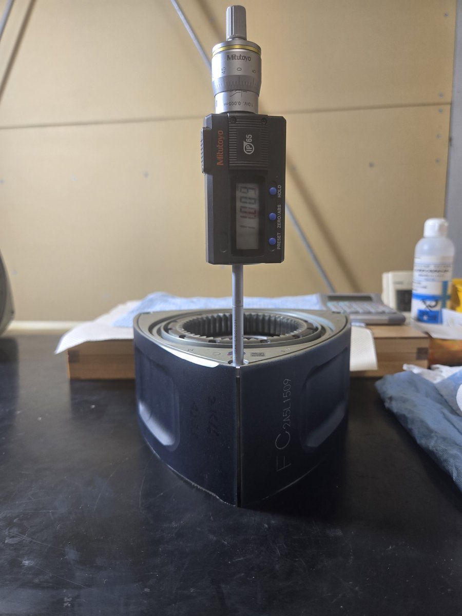 ちなみに18歳の学生の時にコーナーシール溝測定はホールテスト使用と教育されていてますので、ずっとホールテストを使用して内径測定しています。
独立してからは、素早く読みやすいデジタルのデジマチックホールテストを使用しています。