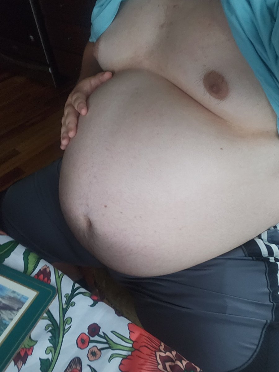 GluttedBorb's tweet photo. Chat, im gonna try to get 12 k calories into this tank. I think this belly gonna be working on overtime, churning away so many calories into fat~ https://t.co/s9dhlOKY7w