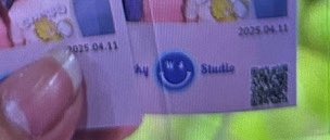 yjyfics's tweet photo. kiligin ka talaga kasi bakit april 11 may namimiss ka tapos eto pala ginagawa mo? wag mo sabihing edited yan at friend mo yan kasi wala naman akong kilalang friend na nagdidikit ang noo pag magkasama 🤭 https://t.co/JQzYDxksL4