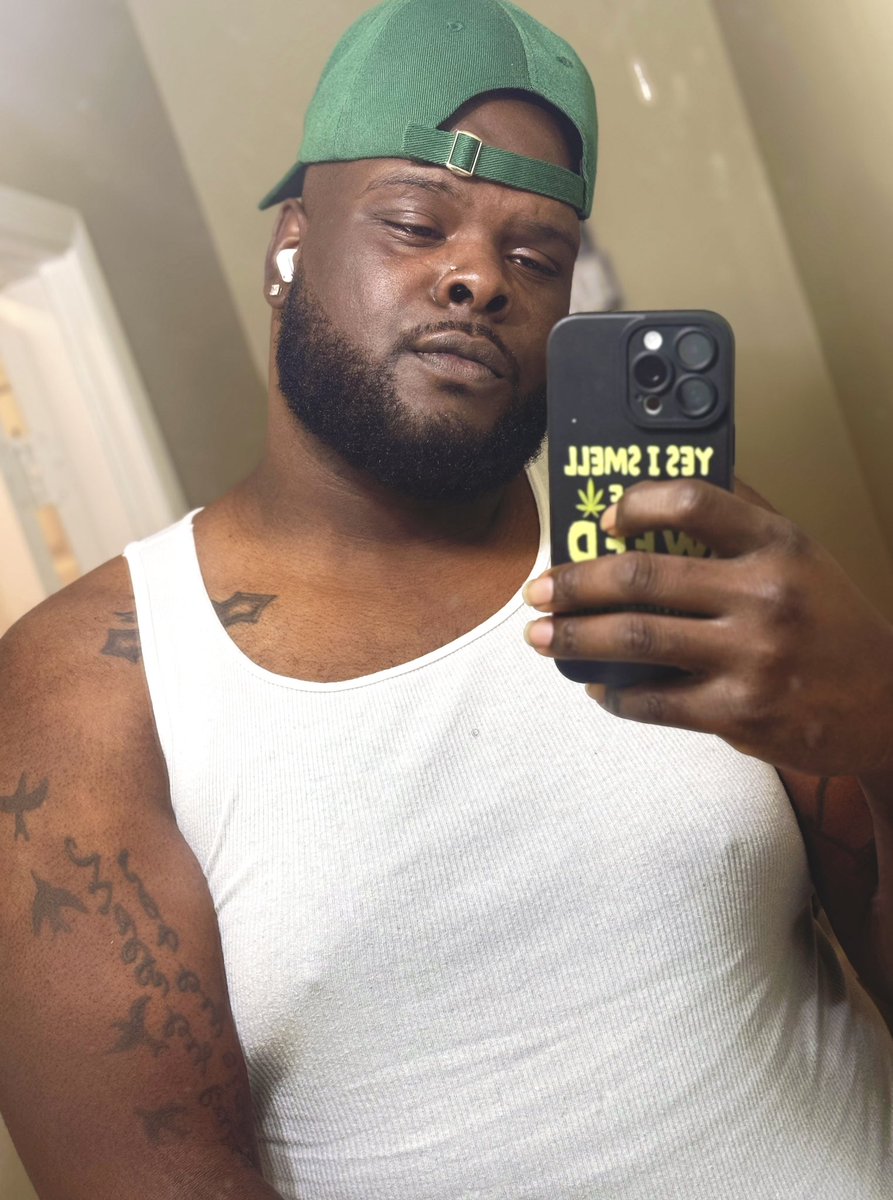 A big dude with beard 😏