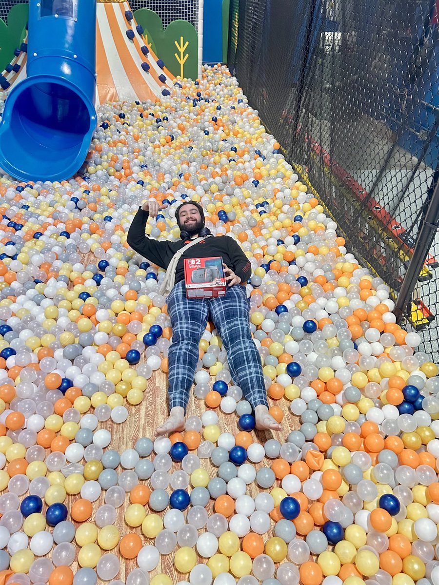 UtahssbRespect's tweet photo. Shining light in a world of darkness. Local Utah Adult Smash Scene supports their community trampoline park by graciously accepting prizes and competing in fun and fair competition. Bringing a welcoming atmosphere, these saints in disguise donated $20 for gatekeeping negativity. https://t.co/N7Qv6pp0mO