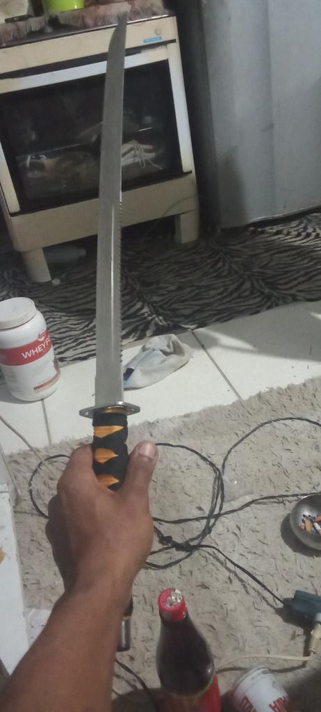KATANA adivinha aí quanto foi essa obra de museu q vai pra minha parede???😎😎😎