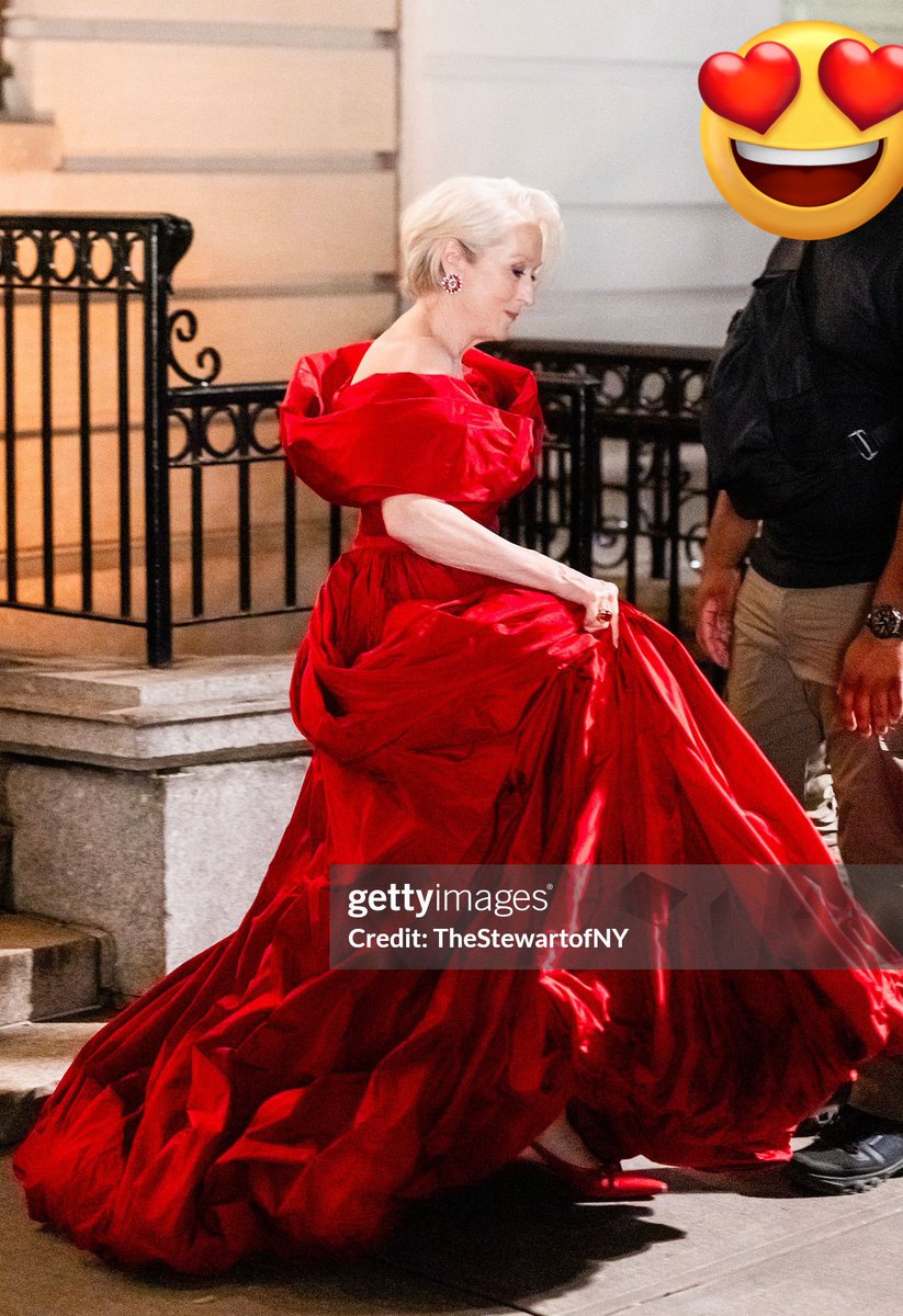 itsnotaboutabby's tweet image. The shoes are different but SHE IS AS PERFECT AS EVER!!! 👠🥹🫠

#meryl #streep #filming #tdwp2 #miranda #priestly