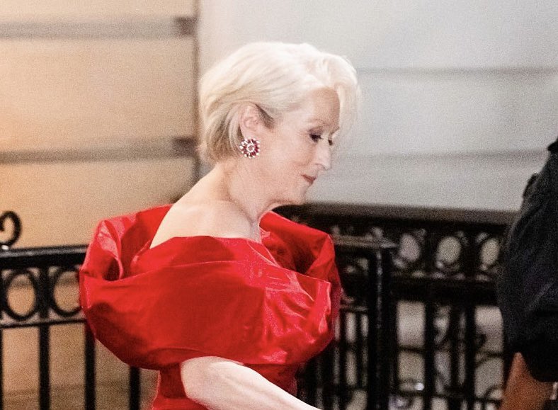 itsnotaboutabby's tweet image. The shoes are different but SHE IS AS PERFECT AS EVER!!! 👠🥹🫠

#meryl #streep #filming #tdwp2 #miranda #priestly