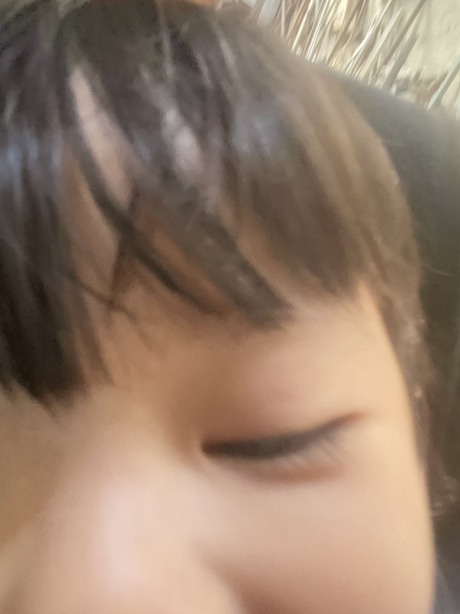 about_my_name's tweet photo. ambil Hp, geser layar, kebuka kamera, pencet semau dia, terbitlah foto ini.

namanya Noah, alhamdulillahnya Hp bukan jadi hal yg bisa bikin dia diem.

kemarin di barbershop sampe kehabisan cara biar mau dicukur, hp pun ga ada efeknya, maunya semprotan air punya abang barbernya😴 https://t.co/fmIatAF1ad