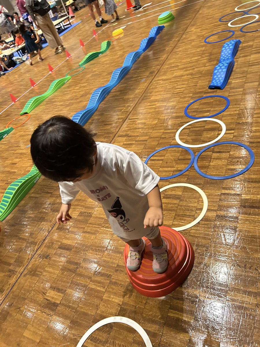 tsuchiyanoriko's tweet photo. 8/16-17、足立区庁舎ホールで子どもの遊び場やっています。

ボールプール、テントのお話し会、工作など幼児くらいの子たちに丁度いい遊び場で、２時間ほど楽しんで来ました！

すいていて快適でした。
お近くの方はぜひ今からでも。
明日もやっています⭐️

#夏の遊び場
#足立区庁舎 https://t.co/CsoQ4G50rk