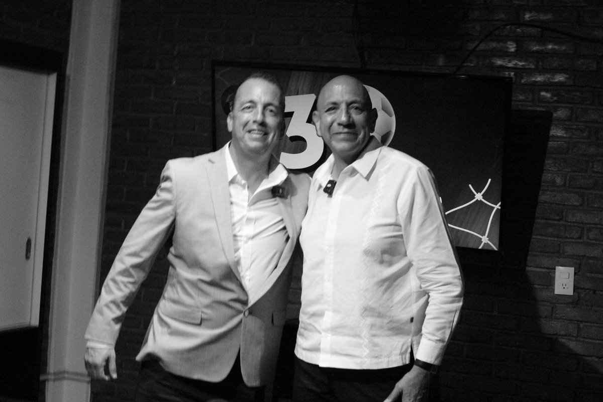 30 minutos de fama, para hablar de #fútbol al lado de Julian Flores, es un lujo poder hacerlo. <a href="/LuciernagaNotic/">Luciérnaga Noticias</a> todos los jueves a partir de las 20:30 hrs.