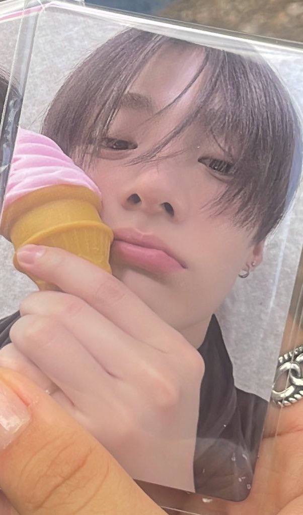 leoeoeoe0's tweet photo. SANGWON JUNIL BOY 2 PLANET STAR CREATOR KIT RANDOM PHOTOCARD. https://t.co/szVxy8C00I