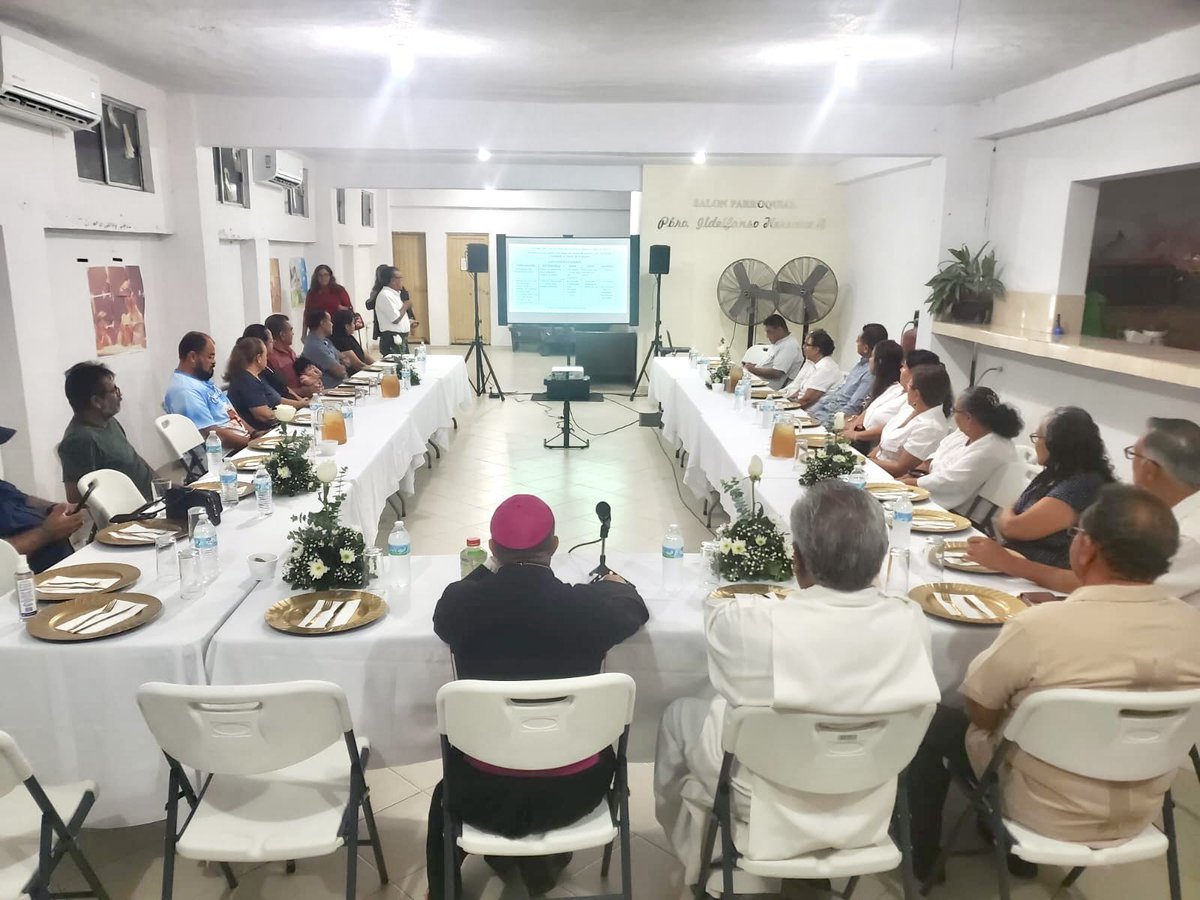 María, llevada al cielo, nos anima a poner nuestra esperanza en Dios. Hoy inició la visita pastoral a la parroquia María Reyna de la Paz #Matamoros