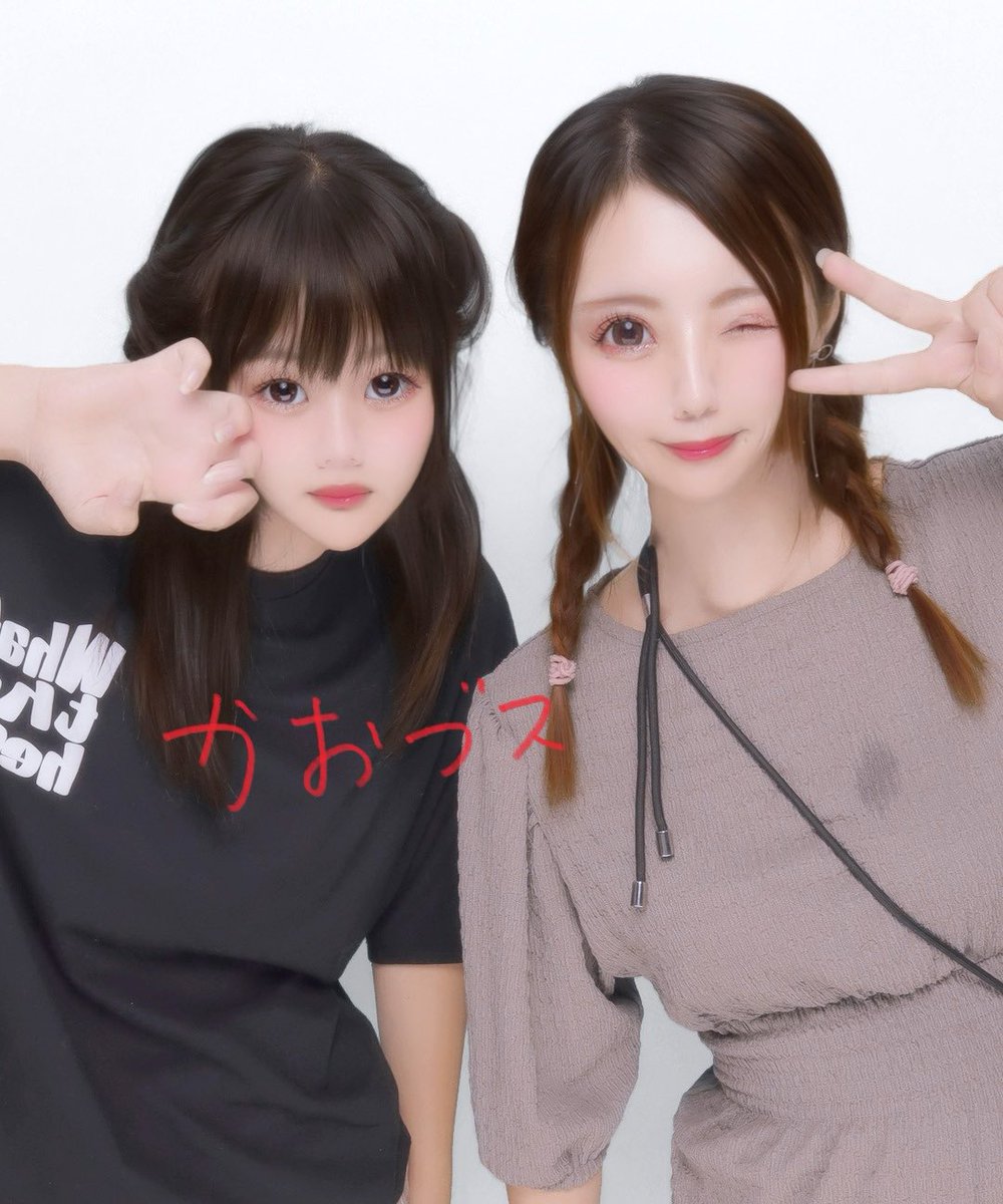 mcayr0808's tweet photo. 産後5ヶ月中2の娘が撮りたいって
言うからプリクラ←
服ザクチキ？の油つきました笑
5人目中々体重落ちません← https://t.co/IqhyxpdKXS