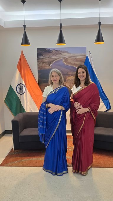 Gowda Shankar (@gowdashankar2) on Twitter photo We patriotic Indians, selute and thankful to the, government and the people of Israel, who supports us firmly in our difficult times.
<a href="/netanyahu/">Benjamin Netanyahu - בנימין נתניהו</a>
<a href="/Israel/">Israel ישראל</a> embassy in India We patriotic Indians, selute and thankful to the, government and the people of Israel, who supports us firmly in our difficult times.
<a href="/netanyahu/">Benjamin Netanyahu - בנימין נתניהו</a>
<a href="/Israel/">Israel ישראל</a> embassy in India