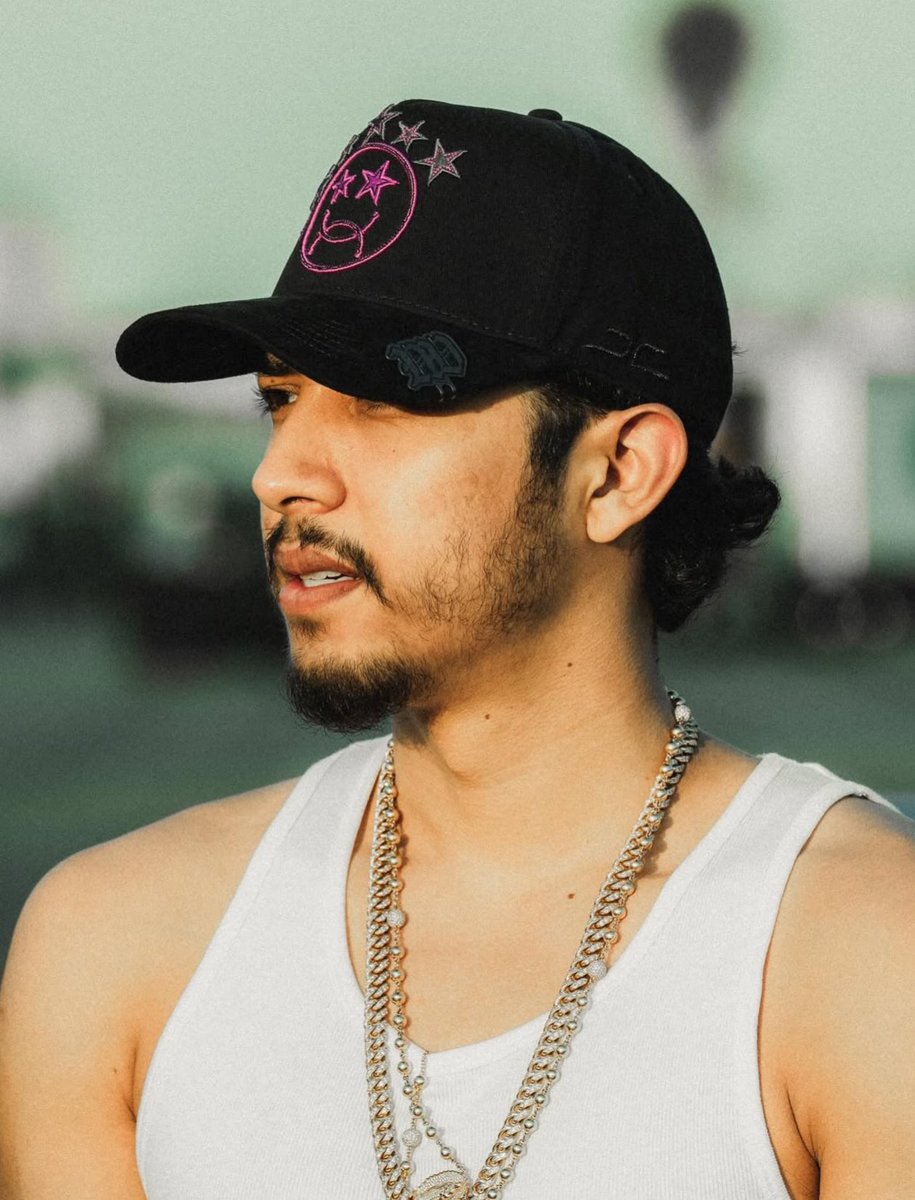 NetonVegaCharts's tweet photo. Neton Vega para su colaboración con JC Hats 🧢🔥 https://t.co/Ud7RMe3LwD