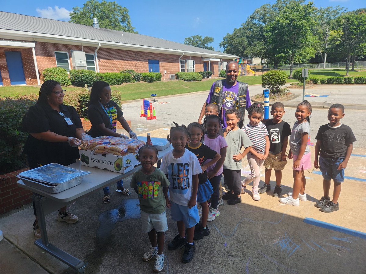 Kierra Rojas (@kierrarojas) on Twitter photo Thank you to our volunteers for grilling hot dogs and providing treats for every scholar during our PBIS Kick-Off <a href="/AnneStreetES/">Anne Street Elementary School</a> . We appreciate you! Thank you to our volunteers for grilling hot dogs and providing treats for every scholar during our PBIS Kick-Off <a href="/AnneStreetES/">Anne Street Elementary School</a> . We appreciate you!