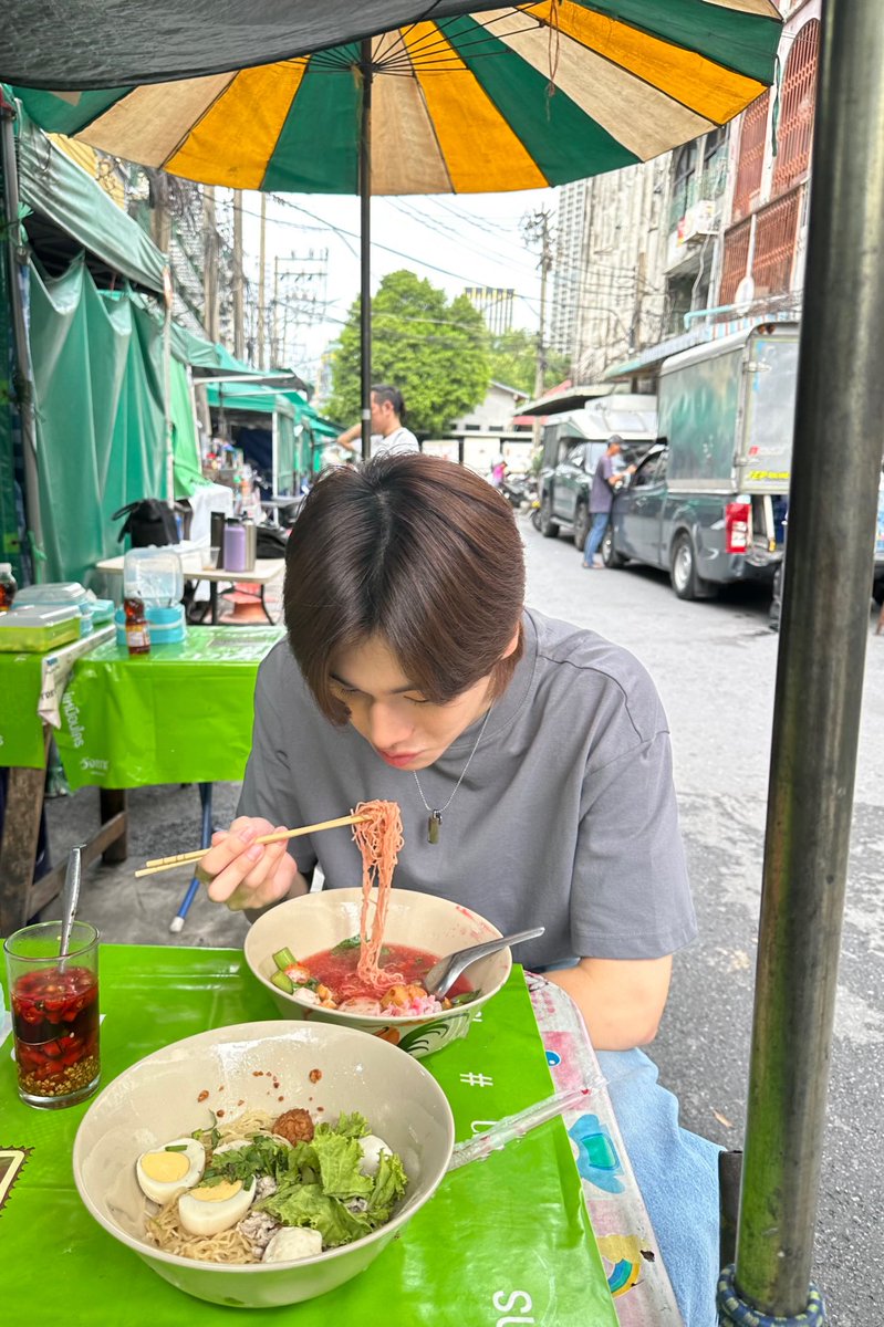 ก็กลิ่นก๋วยเตี๋ยวคุณน้าร้านตรงข้ามมันยั่ว สองชามจุกๆ #MeAndTheeSeriesQ9