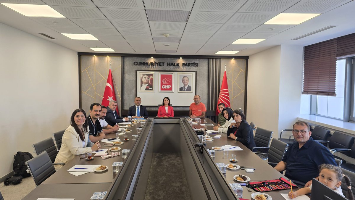 Bugün Genel Merkezimizde turizm emekçilerini ağırladık, Emek Kürsümüzde seslerine ses olduk Dinlenme hakkını gasbeden 10+1 dayatması insan haklarına Anayasa’ya ve uluslararası çalışma hukukuna açıkça aykırıdır. Bu emekçiyi kölelik koşullarına mahkûm etme girişimidir
Gemze Taşçıer