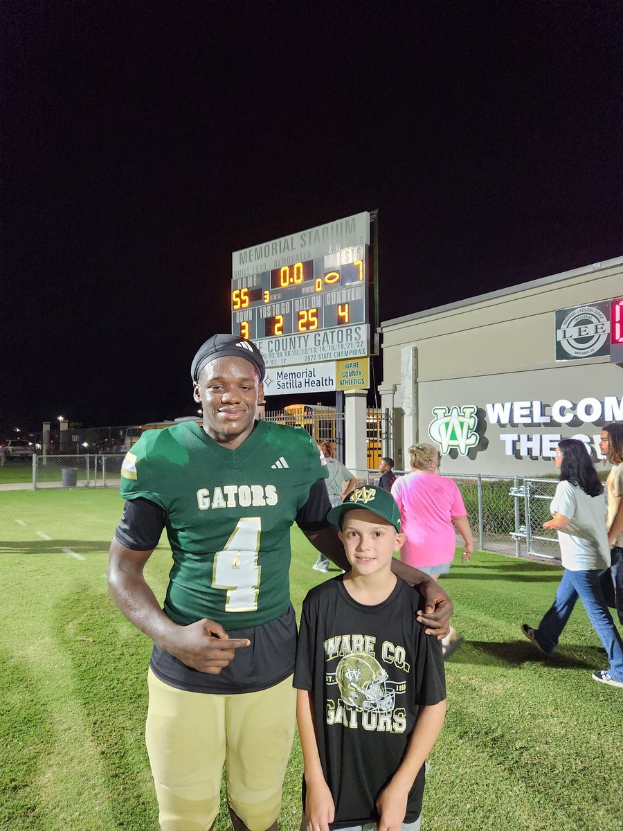 b_Dukes84's tweet photo. @tayshaun0421 Had a huge game tonight.  Dude is a beast!  Side note: what @londiszn did on his touchdown was NASTY!  Great way to start the season.  #gowaregators https://t.co/nmUwmD5fcI