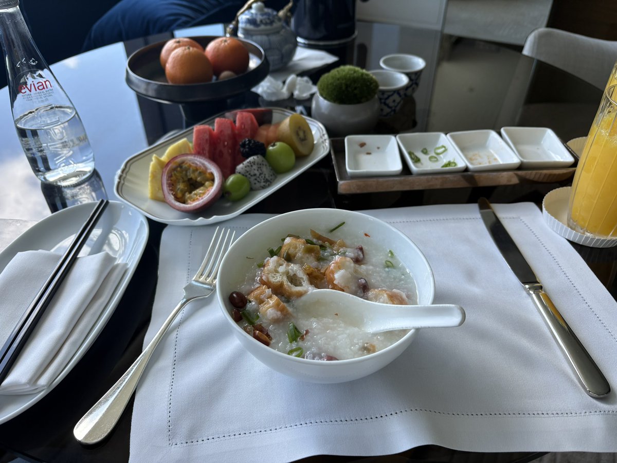 今天天气很好，吃个饭、出门炸街了～
PS：粥拍得有点丑，抽20个，一个人50U.留下你们想说的一句话.