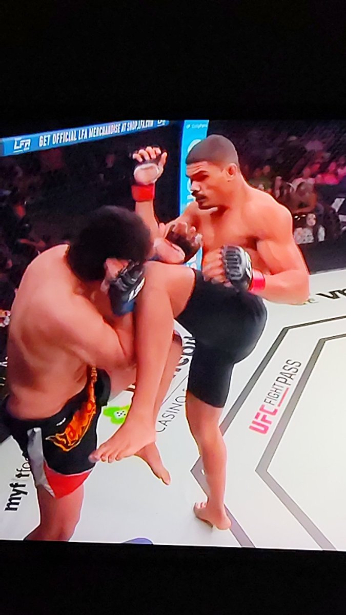 Belíssima vitória do Brasileiro Lucas Fernando (28) no LFA. Tomara que apareça no contender. Alô, <a href="/danawhite/">danawhite</a>