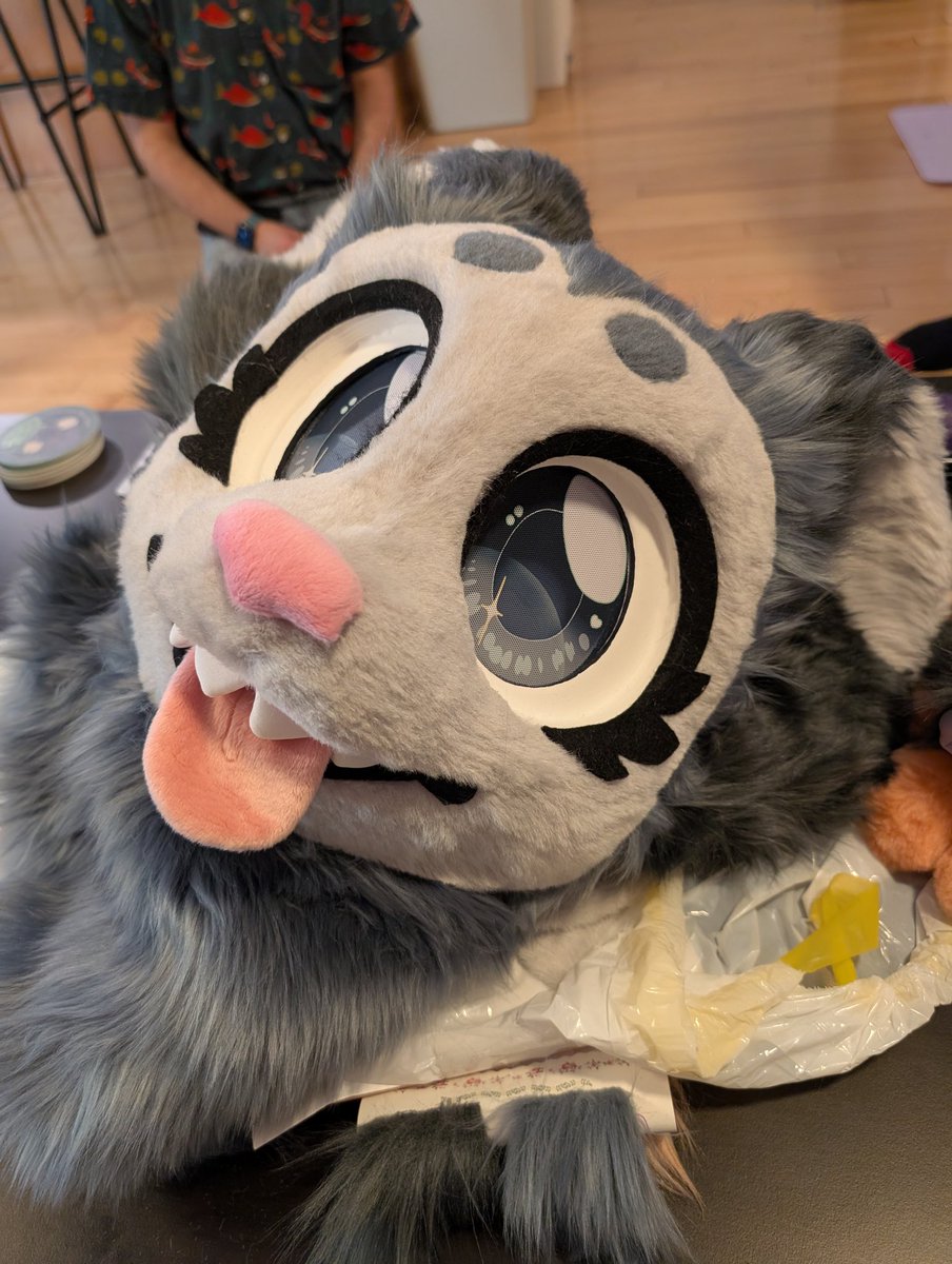 I GOT A FURSUIT PARTIAL!!!!
By @/kawaiimono!!!!!!!!!!!