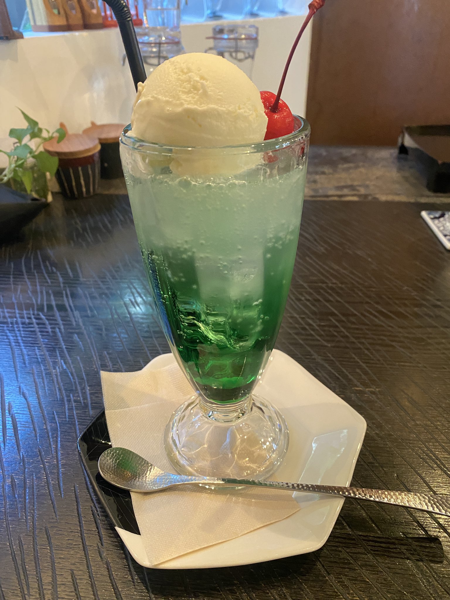 月の見える朝のクリームソーダ 以前いただいた、香川 さぬき市 大川オアシスのクリームソーダ