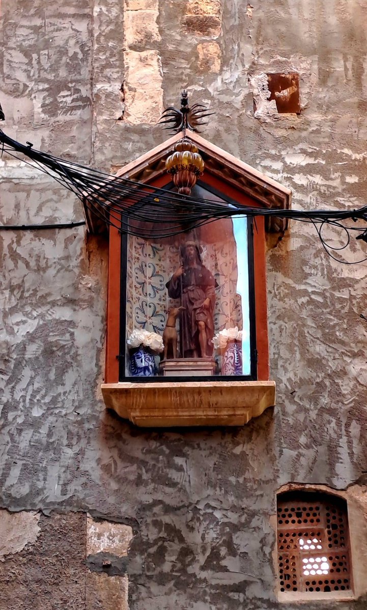 raquel_tgn's tweet photo. Avui és St.Roc i tenim l'anada a ofici amb el seguici,vermut amb Tocabemolls,traca amb el Drac i revetlla a Cos del Bou. La cucafera escollirà al seu cavaller i princesa,festeta a la plaça de la rumba i musiqueta al Camp de Mart.Disfruteu de la festa #StRoc #StMagi #Tarragona. https://t.co/cwD2aLxom9