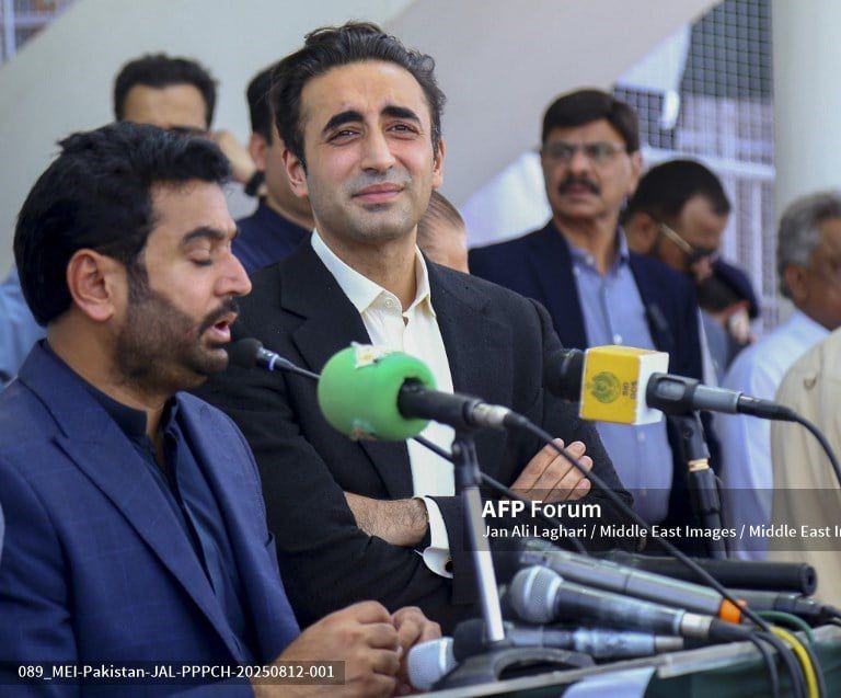 میئر حیدراباد نے بہت اچھا کام کیا ہے پورے حیدراباد کے لیے فخر کا باعث بنے ہیں وہ اور ہر غریب عوام کے ساتھ شانہ بشانہ کھڑے ہیں بہت خوشی ہوتی ہے 
 اور ہمیں چیرمین سے ملوانے کا آپ کا بہت بہت شکریہ 🙏 ❤️ 
ہماری شان حیدرآباد کی پہچان میئر کاشف شورو صاحب ✌️🌹
<a href="/KashifShoroPPP/">Kashif Shoro</a>