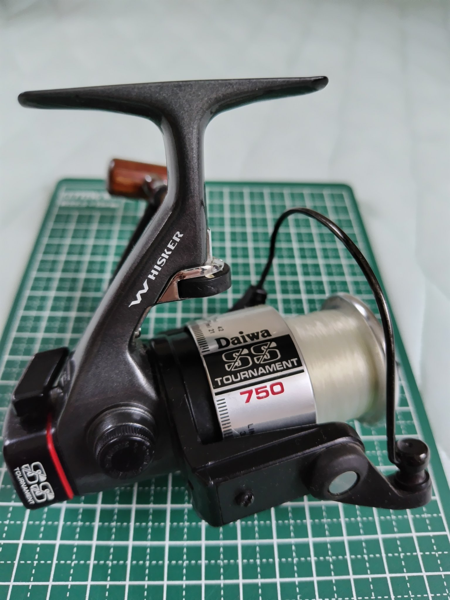 【美品】Daiwa ウイスカートーナメントSS-1000LB  替えスプール付 2025年最新】ダイワ トーナメント ウィスカー 1000の人気