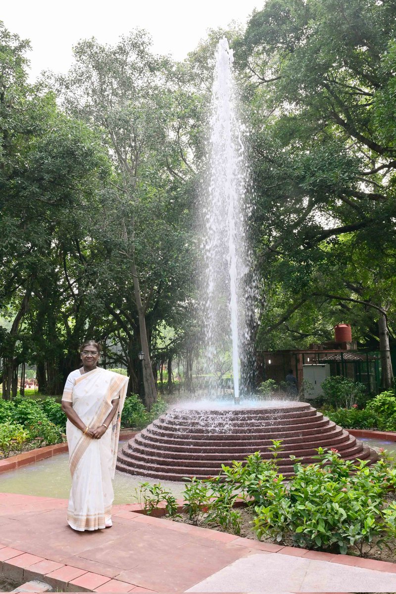 rashtrapatibhvn's tweet photo. President Droupadi Murmu inaugurated Plumeria Garden, Banyan Grove, and Babbling Brook in the President’s Estate. 
Plumeria Garden with grass mounds and curated plantations, Banyan Grove with reflexology paths, Panchtatva trails and forest-inspired soundscapes and Babbling Brook with cascades, sculptural spouts, stepping stones and a raised reflecting pool are now part of Amrit Udyan, which is open to the public till September 14, 2025.