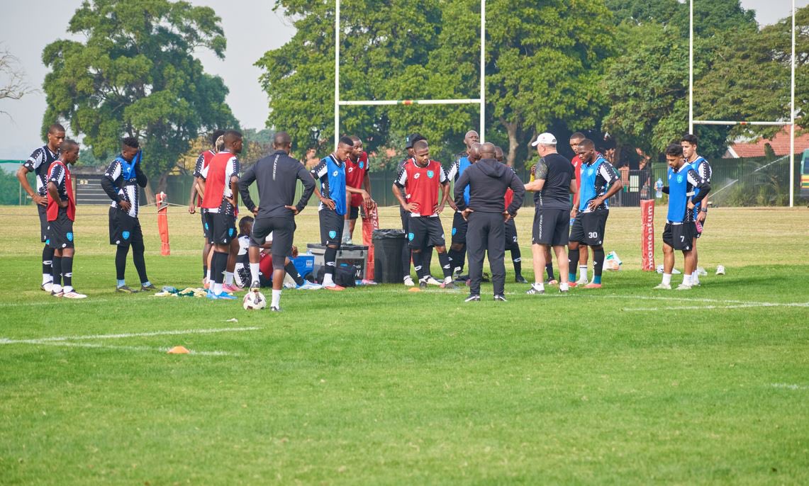 DurbanCity_FC's tweet photo. On the grind 💪

Putting in the work at training as we prepare for our first KZN derby in the Betway Premiership this season.

#DurbanCityFC https://t.co/Jtv6cgYsBB
