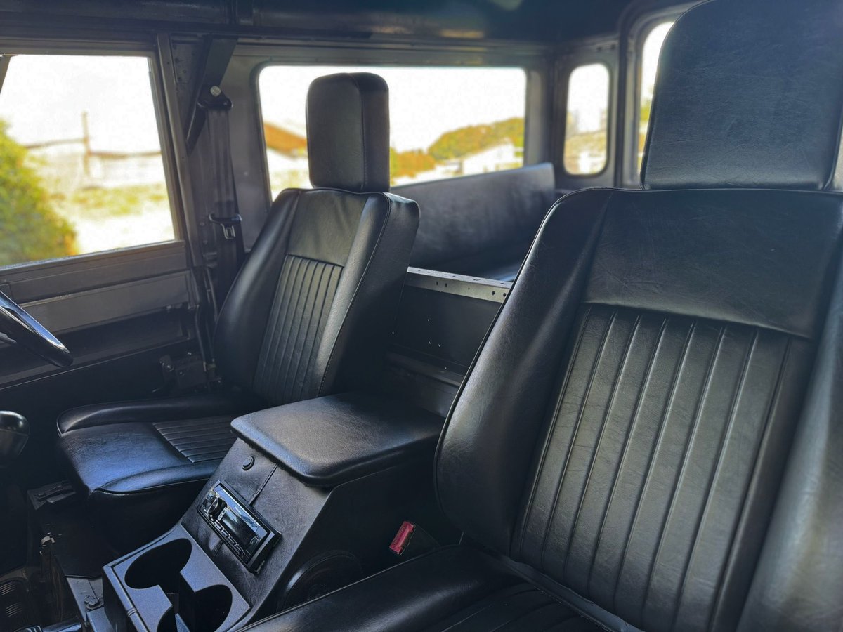 The latest 90 to roll out of HQ is this smart 90 - boasting Hi fi with Bluetooth and Apple CarPlay. It’s presented in the ever popular Stornaway Grey - a stunning colour, and enjoys lower road tax than a modern 90. No computers on this one, just simple maintenance, and in not so