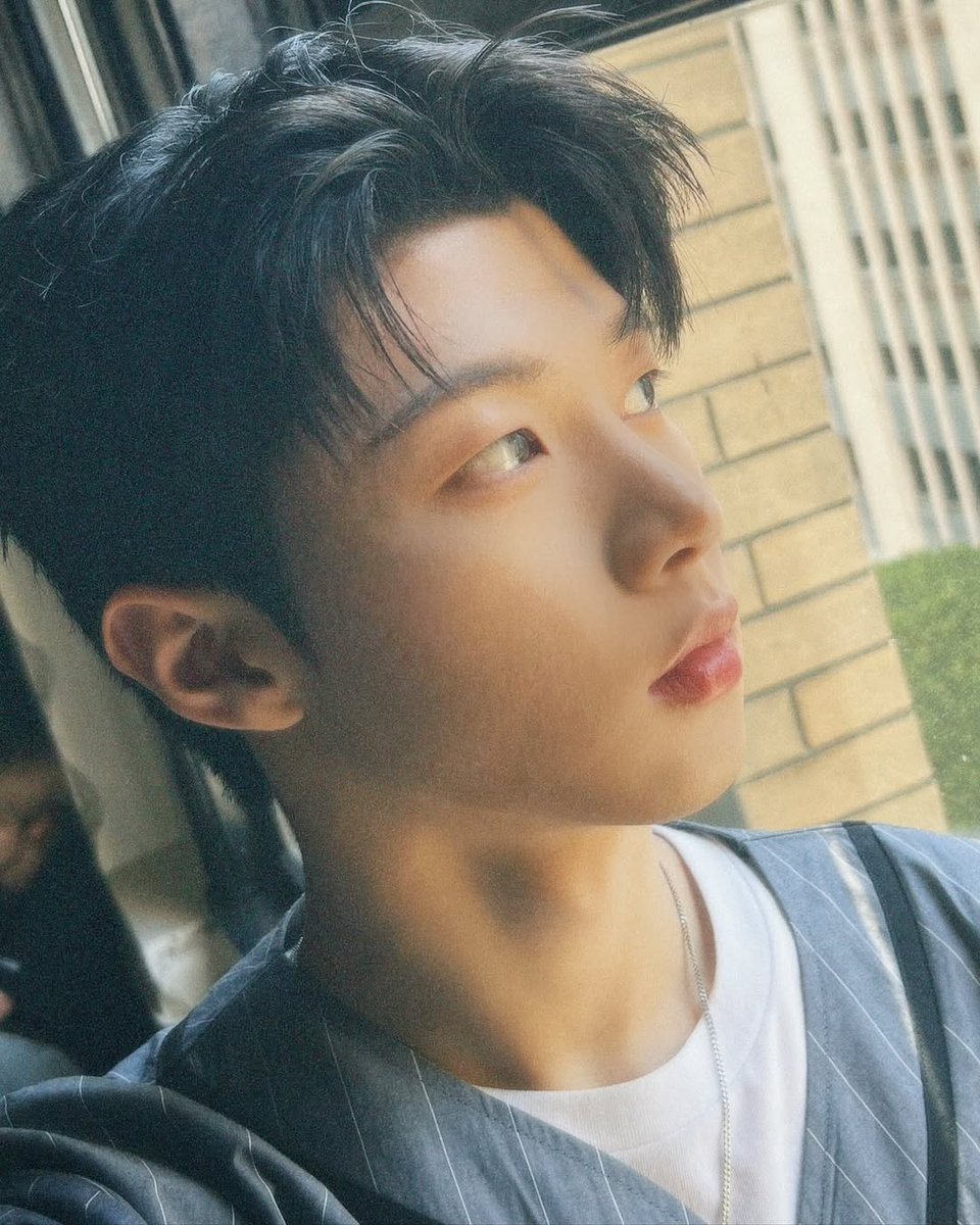 justhyunwoo_'s tweet photo. 250816 xikers instagram 

 🏝️

#HYUNWOO #현우 #xikers #싸이커스 https://t.co/boDlBn198B