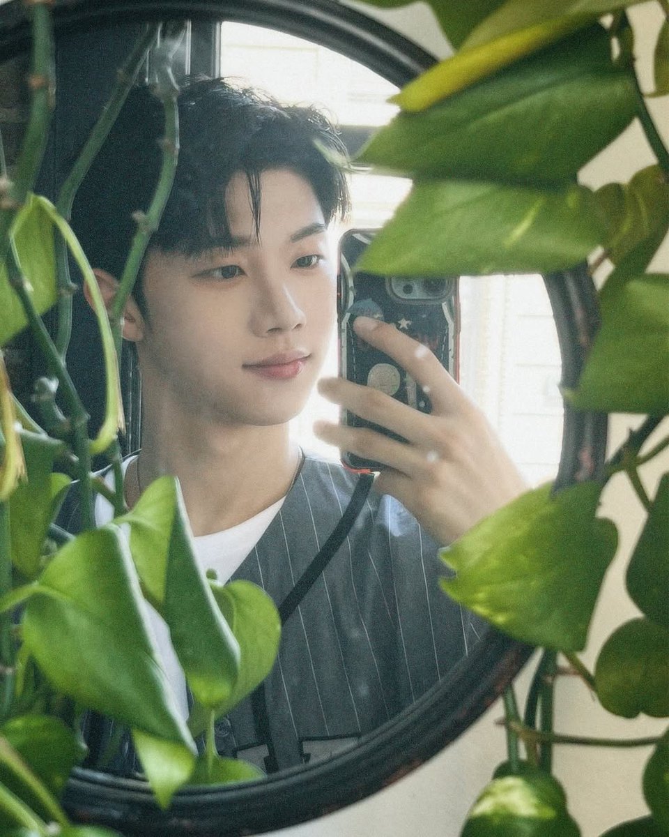 justhyunwoo_'s tweet photo. 250816 xikers instagram 

 🏝️

#HYUNWOO #현우 #xikers #싸이커스 https://t.co/boDlBn198B