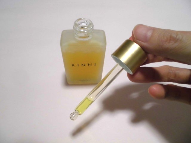 ts398178's tweet photo. KINUI様の「C25リッチセラム」を使っております!独自の安定性ビタミンC誘導体が25パーセントも使われていて、しっとりする使い心地です。
オレンジの爽やかな良い香りで、リラックスしながら使用する事が出来ました!おススメの美容液だと思います。
#KiNUI
#C25リッチセラム https://t.co/X5LvqGh40r