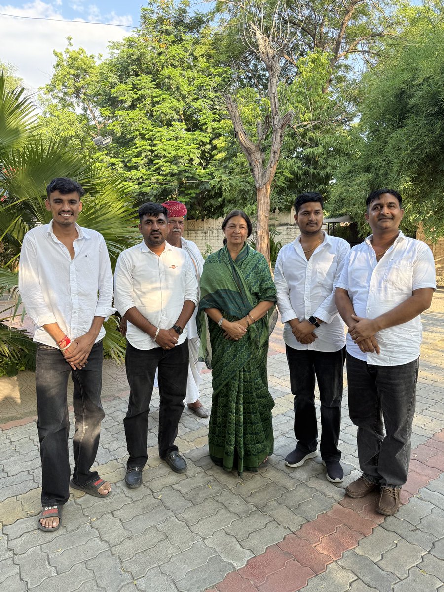 Omsingh dewasi Jnvu (@jnvuomsingh) on Twitter photo श्रीमती लीला जी मदेरणा जिला-प्रमुख जोधपुर को
जन्मदिन पर हार्दिक बधाई एवं शुभकामनाएं। आपके उत्तम स्वास्थ्य व् दिर्घायु जीवन की मंगलकामनाएं कामना करती हूं ।
<a href="/LeelaMaderna/">Leela Maderna</a> <a href="/DivyaMaderna/">Divya Mahipal Maderna</a> श्रीमती लीला जी मदेरणा जिला-प्रमुख जोधपुर को
जन्मदिन पर हार्दिक बधाई एवं शुभकामनाएं। आपके उत्तम स्वास्थ्य व् दिर्घायु जीवन की मंगलकामनाएं कामना करती हूं ।
<a href="/LeelaMaderna/">Leela Maderna</a> <a href="/DivyaMaderna/">Divya Mahipal Maderna</a>