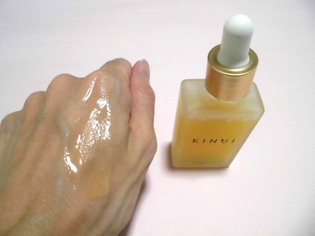 ts398178's tweet photo. KINUI様の「C25リッチセラム」を使っております!独自の安定性ビタミンC誘導体が25パーセントも使われていて、しっとりする使い心地です。
オレンジの爽やかな良い香りで、リラックスしながら使用する事が出来ました!おススメの美容液だと思います。
#KiNUI
#C25リッチセラム https://t.co/X5LvqGh40r