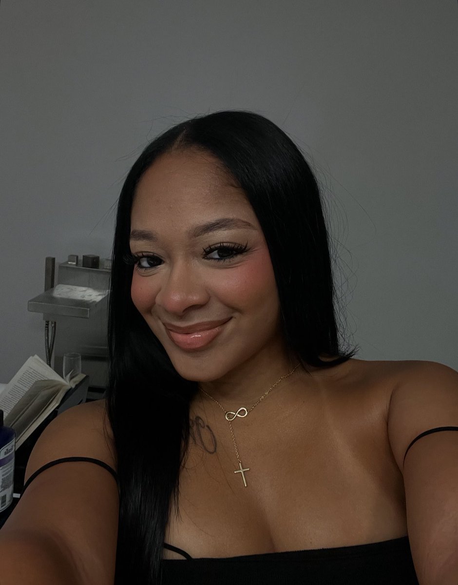 jojossworlddd's tweet photo. i’m so pretty. 🎀 https://t.co/fxLjWWiNpr
