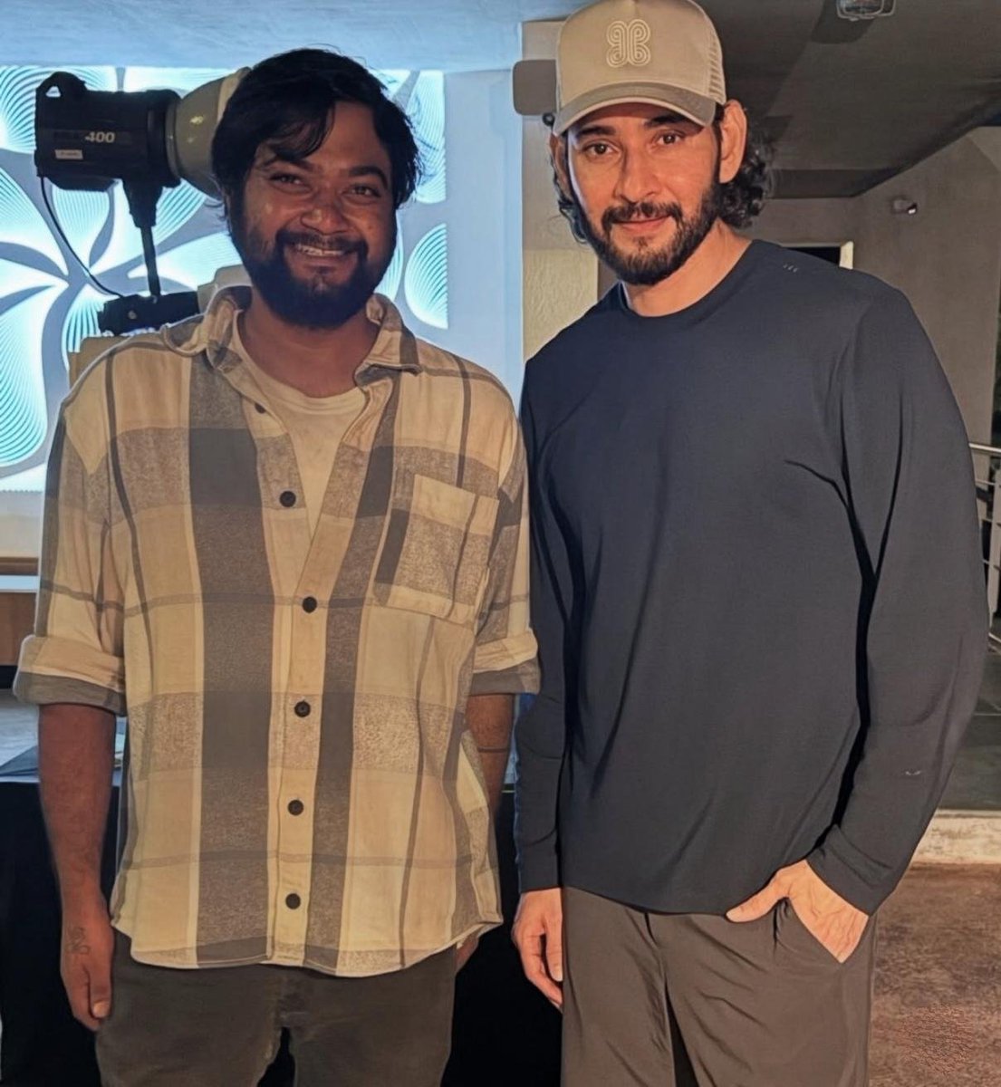 SSMB Fan Trends ™ (@ssmbtrendsteam) on Twitter photo Pic from birthday celebrations of SUPER STAR <a href="/urstrulyMahesh/">Mahesh Babu</a> 🦁❤️🔥
#GlobeTrotter #MaheshBabu Pic from birthday celebrations of SUPER STAR <a href="/urstrulyMahesh/">Mahesh Babu</a> 🦁❤️🔥
#GlobeTrotter #MaheshBabu