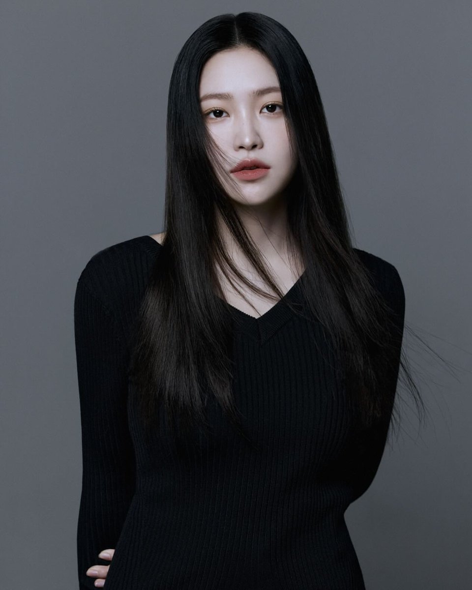 KIMYERIM_INTL's tweet photo. 250815 — JANG DEOKSU mentioned KIM YERIM and his villain character’s ending in a recent interview!

JANG DEOKSU (character PARK WOOJIN), who clearly remembered KIM YERIM (BAEK JENNA) on stage, shared, “When we started <BITCH X RICH> Season 1, I was amazed to see YERIM noona. She was someone I had only seen on TV, so I thought it might be intimidating for me. But she has such a great personality and really takes care of the younger cast members. Thanks to YERIM noona, I was able to become closer to the older brothers and sisters on set more comfortably. I received a lot of help from her,” he expressed gratefully.

When asked about the secret behind the popularity of <BITCH X RICH> over two consecutive seasons, DEOKSU said, “Back in Season 1, the actors were all rookies, so there was a fresh energy. And since we were all around the same age, we quickly became close and got comfortable with each other. I think the results came out that good because we acted naturally.”

“We really hoped people would show a lot of interest. I thought, ‘We worked so hard, so maybe people will notice,’ and we ended up receiving a lot of love,” he said with a smile.

About the villain PARK WOOJIN, whose story concluded with an open ending unlike the other characters, DEOKSU shared, “I asked the director about WOOJIN’s ending, but he just smiled. So I thought about the ending on my own, and didn’t it end with SEO DOEON (played by LEE JONGHYUK) looking at me with vengeful eyes? But I don’t think DOEON would dirty his hands because of a bad person like WOOJIN. I think bad people will eventually wither away on their own. Even if it’s not DOEON, I’m sure WOOJIN will meet a bad end,” he predicted.

https://t.co/K3lNC7EcHN

#BITCHXRICH2 #청담국제고등학교2
#YERI #예리 #KIMYERIM #김예림